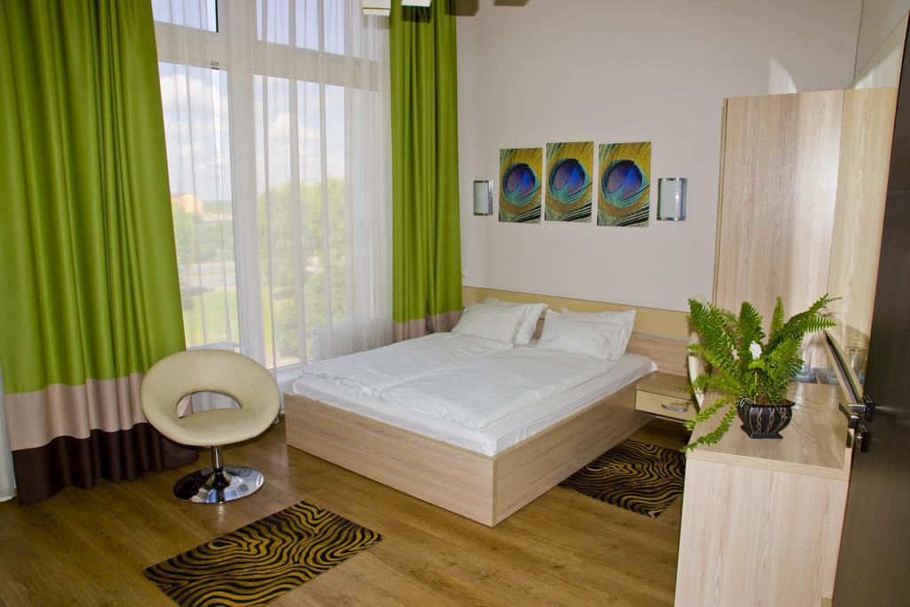 Hotel Merkuriy Lviv Chambre photo